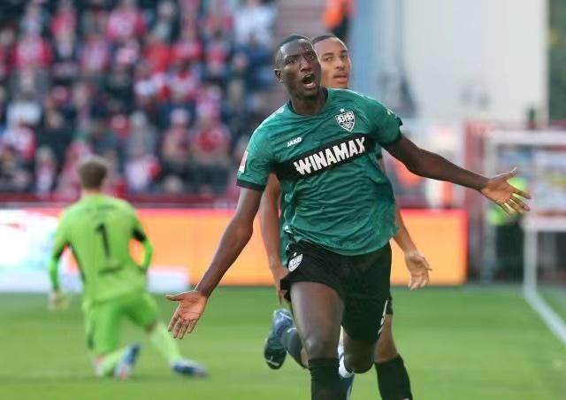 1698190519418003256.jpg b6c7de2f6aeea2d9179c7f9ca559f5a.jpg